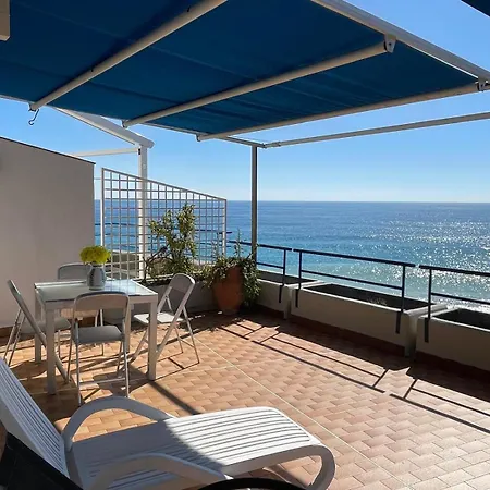 The Seaside Serenity Terrace Apartman *